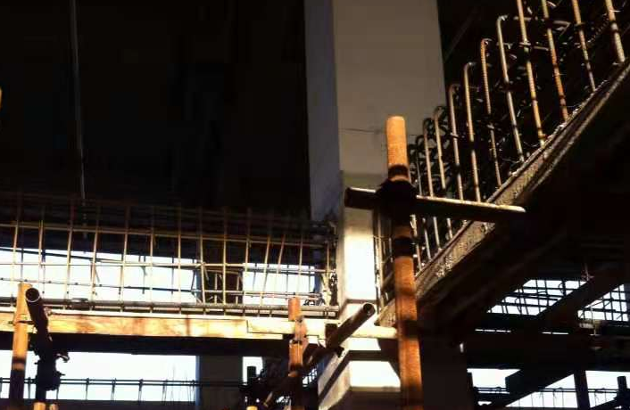 三明一厂房梁柱截面加大施工